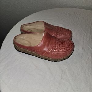 Haflinger Women's Woven Red Mules